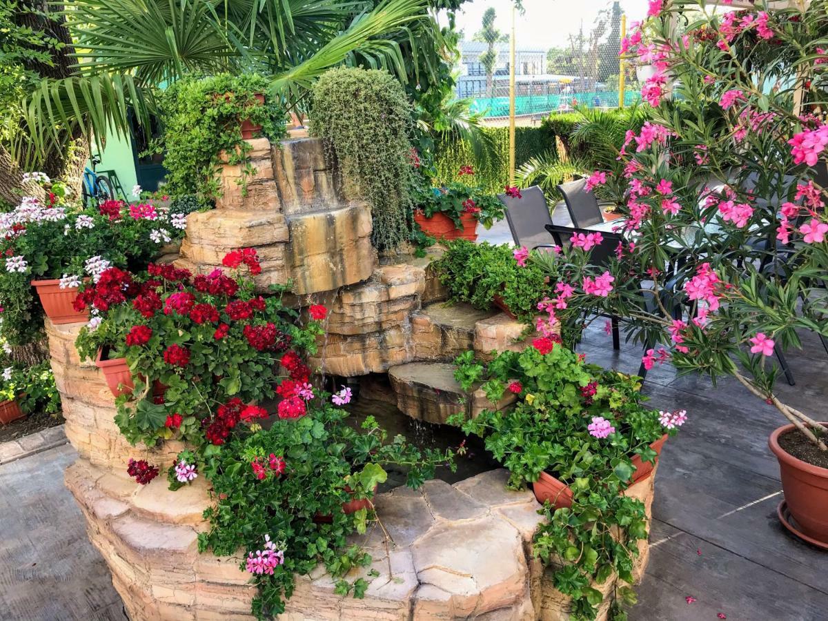 Oleander House And Tennis Club ซันนีบีช ภายนอก รูปภาพ